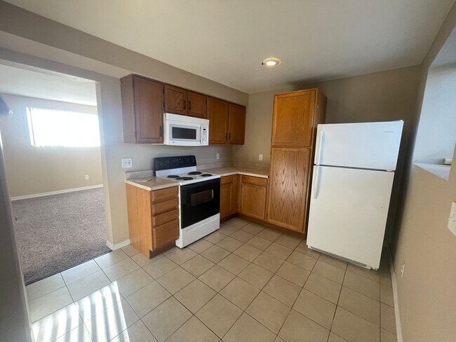 Building Photo - 2 Bed 1 Bath in East Denver Coming Soon!