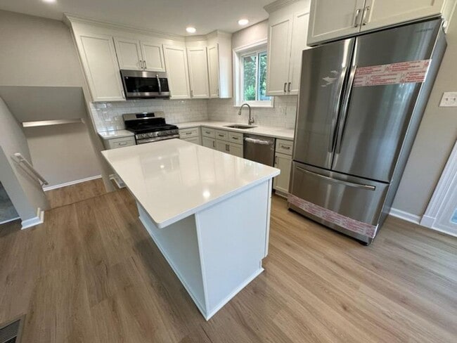 Foto del edificio - Immaculate 3 BD 2 BA Detached Home with Ga...
