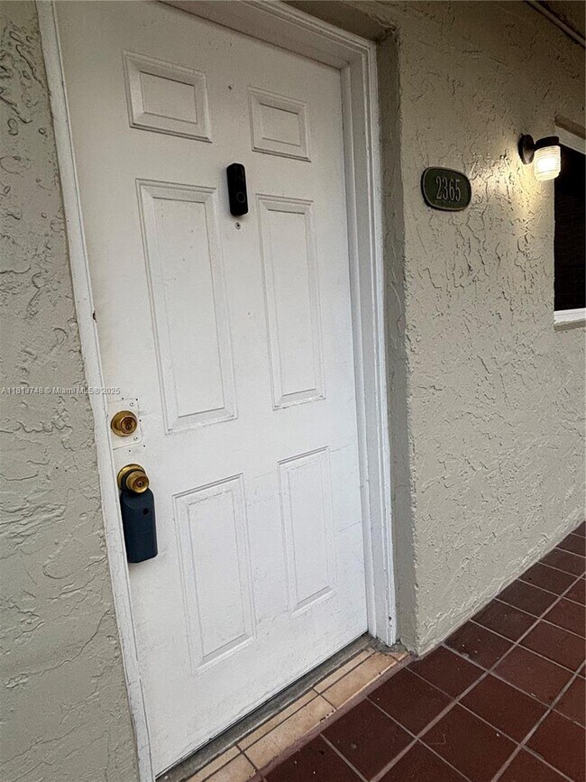 Foto del edificio - 10000 NW 80th Ct