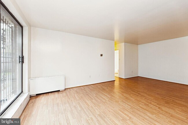 Foto del edificio - 8830 Piney Branch Rd