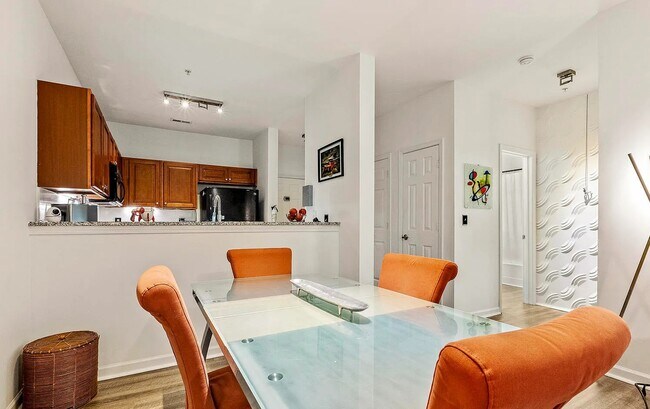 Foto del edificio - Well-Maintained 1BR with Modern Finishes