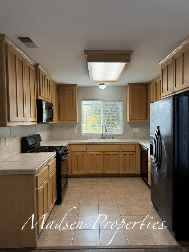 Building Photo - 35 Avenida Brisa Ct
