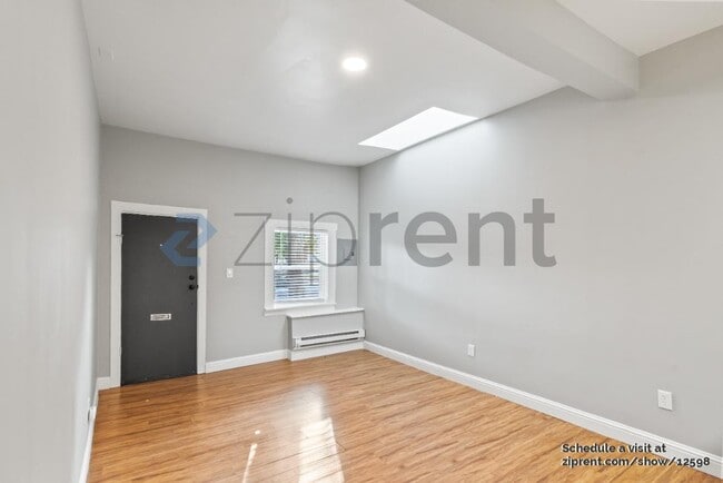 Building Photo - Unit A