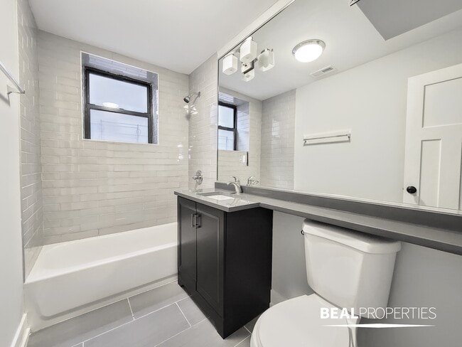 Foto del edificio - 819 W Waveland Ave