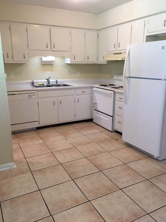 Building Photo - 104 Kilarny Rd Wilmington, NC 28409