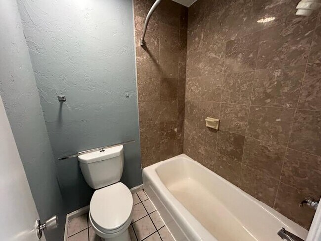 Building Photo - Multiple Apartments Available!