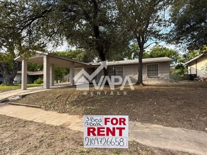 Building Photo - 351 Addax Dr