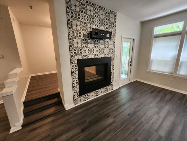Foto del edificio - 220 Renaissance Pkwy NE