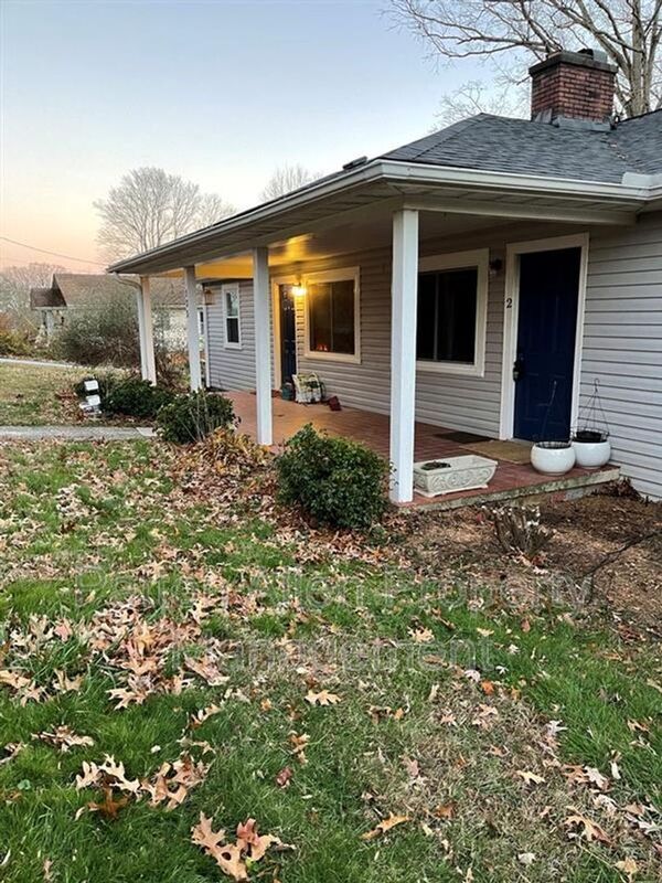 Foto principal - 135 Haynes St