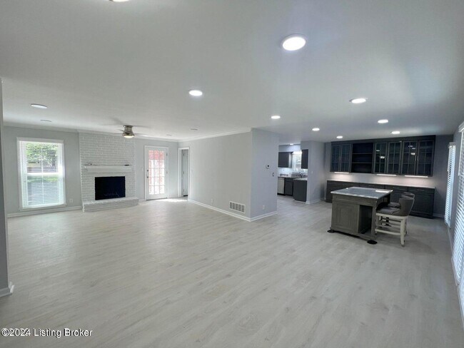 Building Photo - 808 Moser Rd