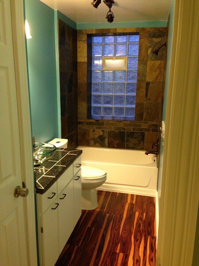 Bathroom - 1825 Sarah St