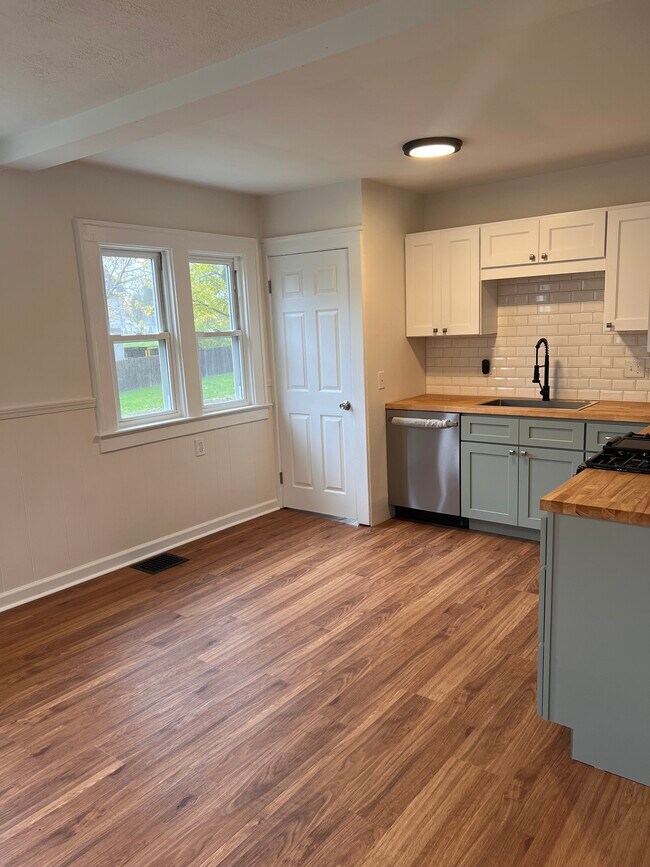 Foto del edificio - 905 Klem Rd