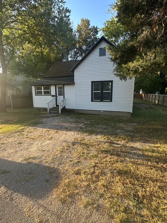Building Photo - 840 E Cherry St
