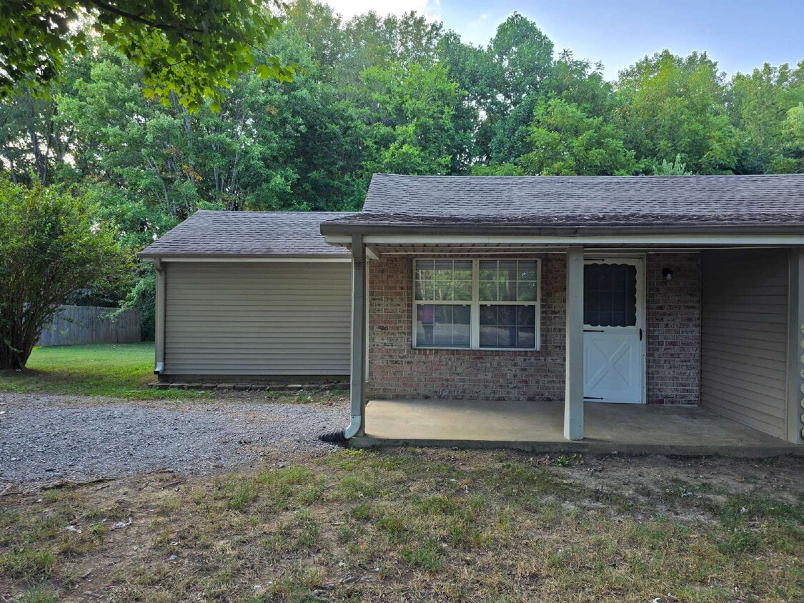 Primary Photo - Recently Updated 1 BR, 1 Bath Unit with yard