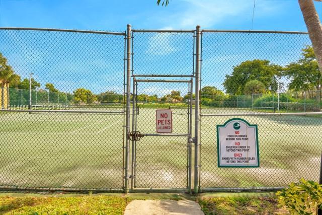 Building Photo - 1727 Meadows Cir W