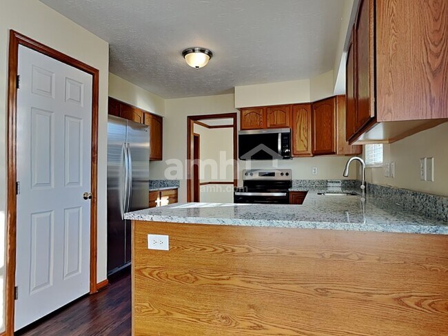 Foto del edificio - 6088 Lakewood Dr