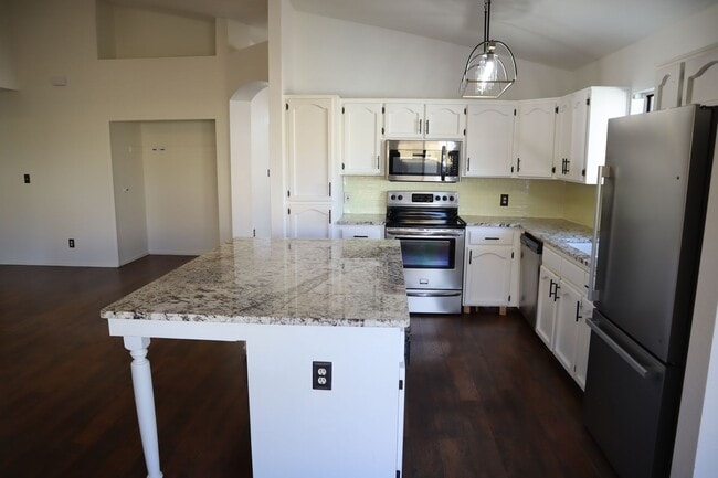 Building Photo - A Home You Have To See To Believe!!!