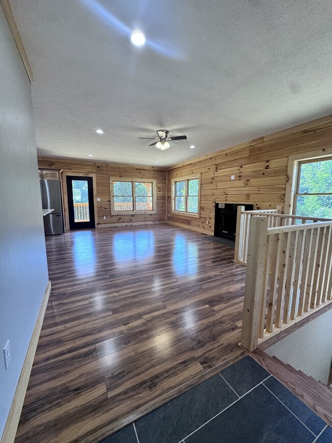 Foto del edificio - 1339 Hickory Point Dr
