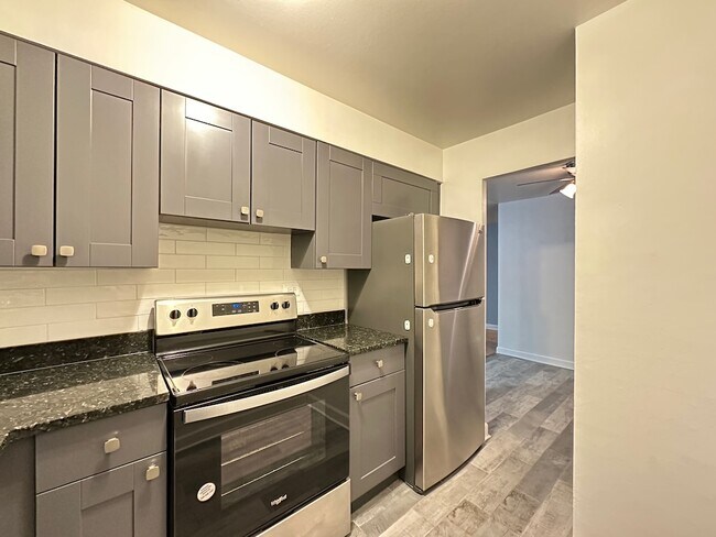 Foto del edificio - 3825 N Pine Grove Ave