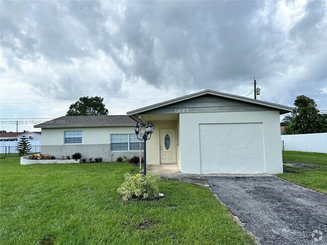 Building Photo - 1695 Julie Tonia Dr