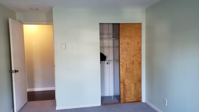 Building Photo - 11 Riverside Ave