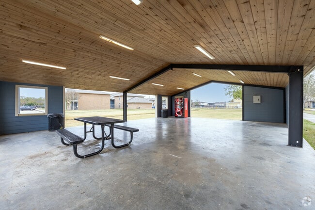 Pabellón - The Bradford Apartments