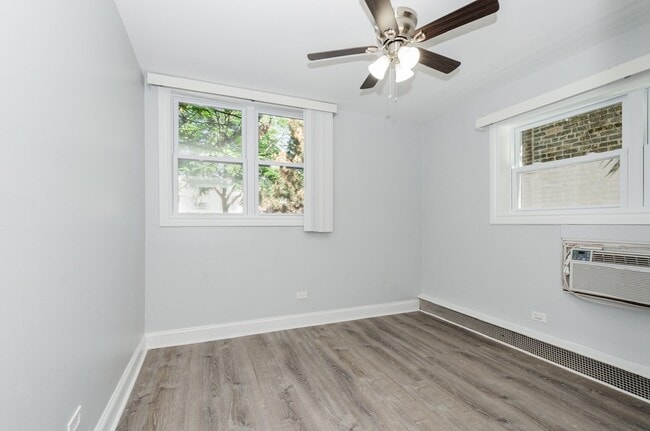 Building Photo - 7606 N Eastlake Terrace