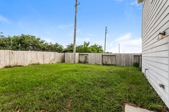 Building Photo - 339 Sea Breeze Dr