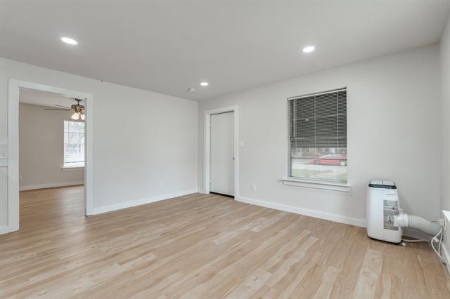 Building Photo - 1818 Oakwood St