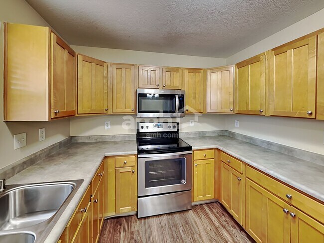 Building Photo - 5923 Aquamarine Dr