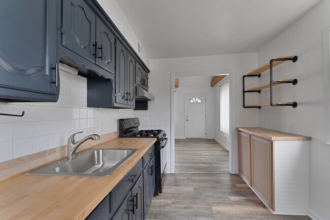 Building Photo - 98 N Navarre Ave