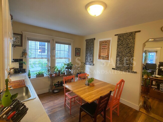 Building Photo - 4440 Washington St