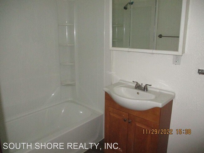 Building Photo - 2 br, 1 bath House - 115 S. HARBOR ST.