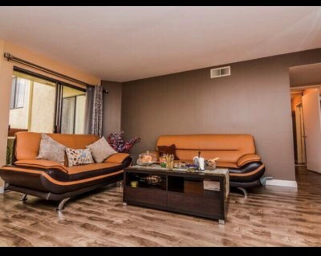 Foto del edificio - 13825 Beaver St