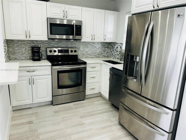 Foto del edificio - 6318 NW 24th Ct