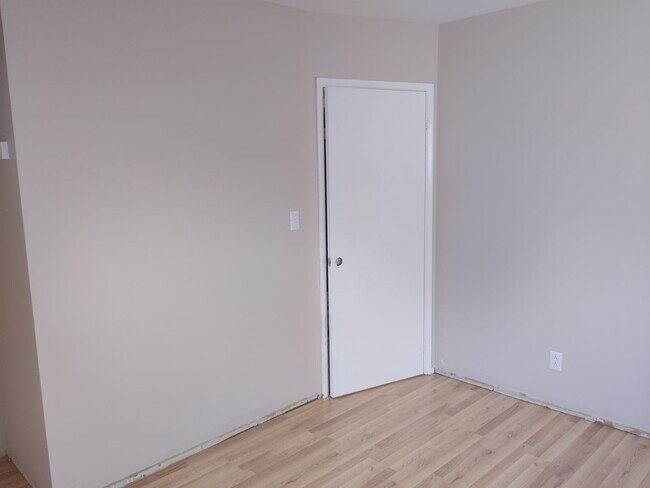 Building Photo - Charming 3 Br Home in Whitehall