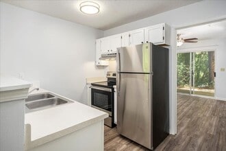 Interior Photo - Meadowbrook Luxury Apartments