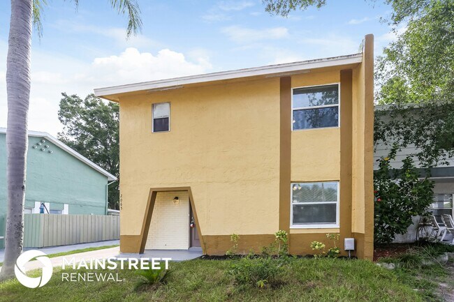 Building Photo - 2065 Loma Linda Way N