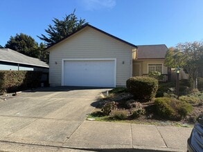 Building Photo - 929 Seagate St