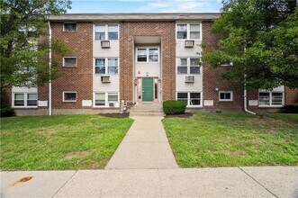 Building Photo - 50 Carnation St