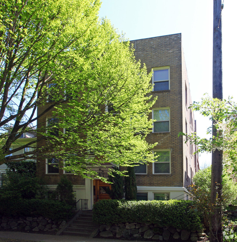 Primary Photo - Radcliffe Apartments