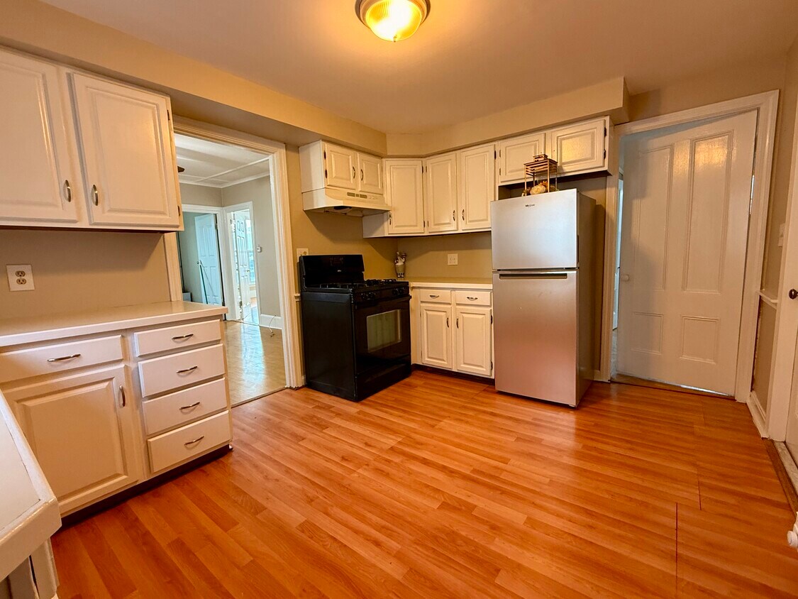 Primary Photo - 85 Bank St