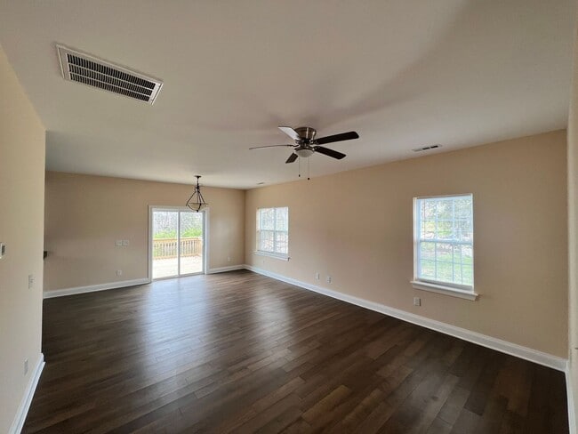Foto del edificio - Stunning, Modern 4-Bed / 2.5-Bath Home for...