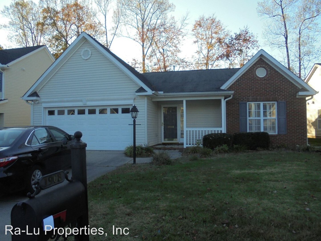 Primary Photo - 3 br, 2 bath House - 1908 Longburn Dr.