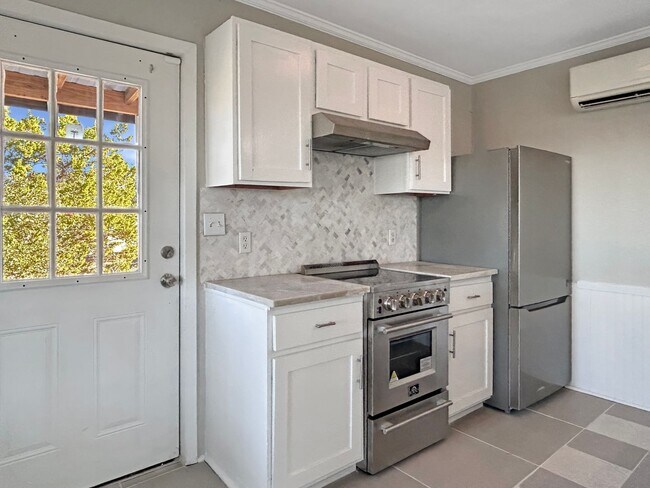 Building Photo - Canyon Lake Upstairs 1/1 — Remodeled, Deck + Hill Country Scenery