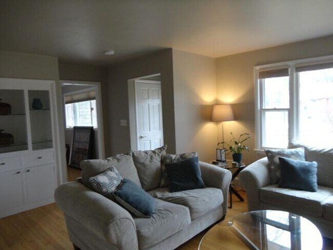 Foto del edificio - Lovely Fox Point Home
