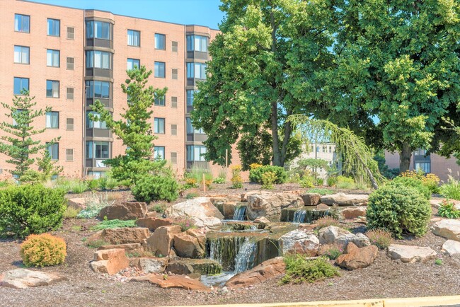 Building Photo - 626 E Woodland Park Ave