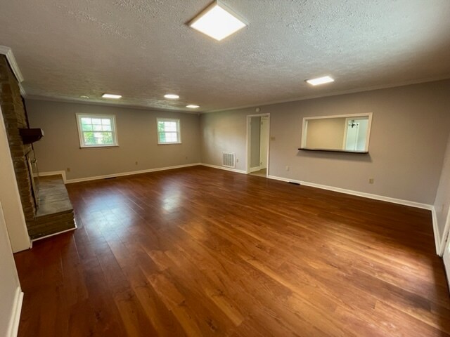 Building Photo - 153 E Toombs Ave