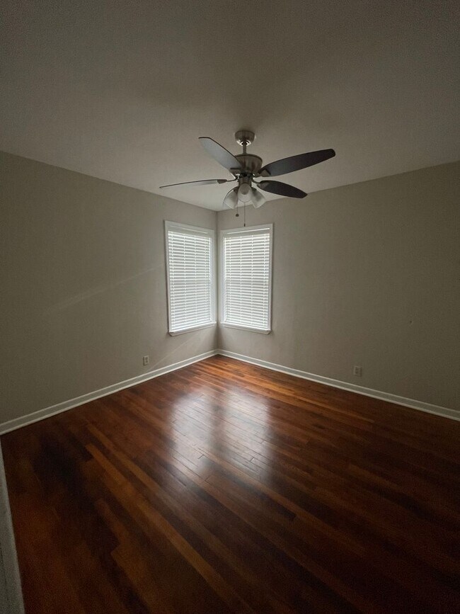 Foto del edificio - 929 Ashland Dr