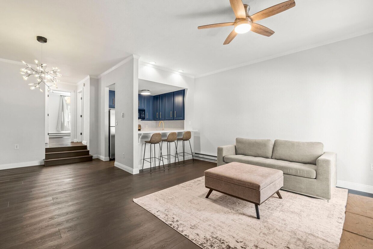 Foto principal - Remodeled One bedroom Woodstock Unit